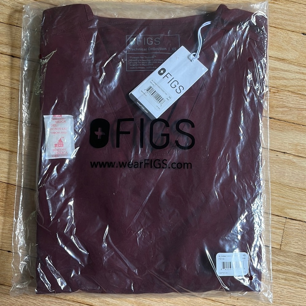Figs casma size xs maroon scrub stop brand new!